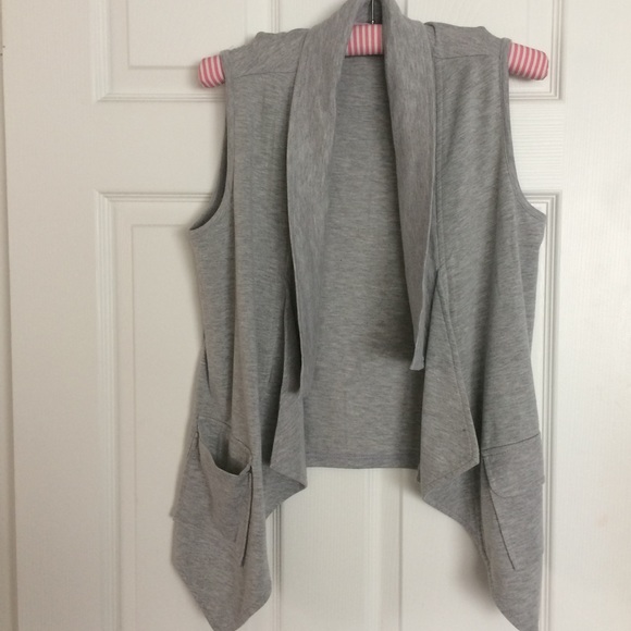 PAPER DOLLS Gray Vest | M - Picture 2 of 5